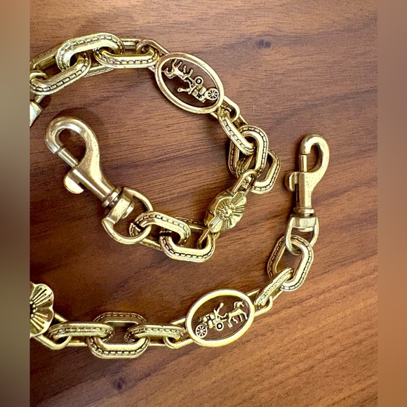 Bag Chain/Charm Gold Classic Style Unbranded with box - Picture 1 of 4